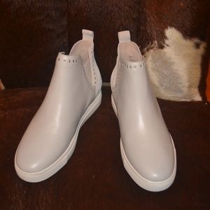 Light Grey Chelsea & Violet ankle boot size 9